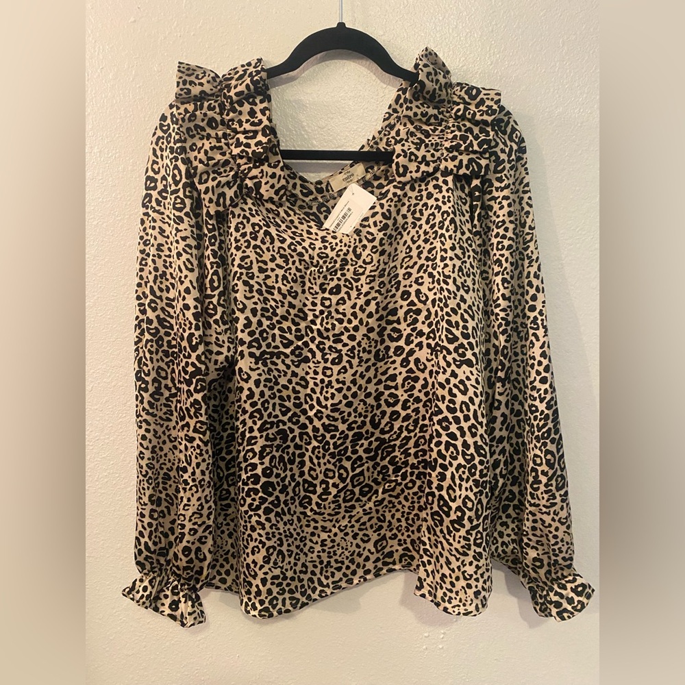 Entro Blouse Womens Small Tan Leopard Print NEW Ruffle V-Neck Long Sleeve T15202